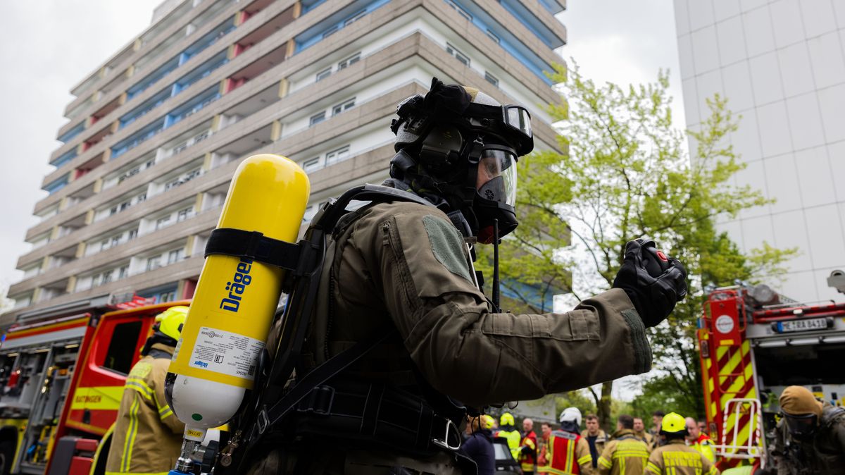 Výbuch v paneláku v Německu zranil 12 hasičů a policistů. Byl zadržen podezřelý senior